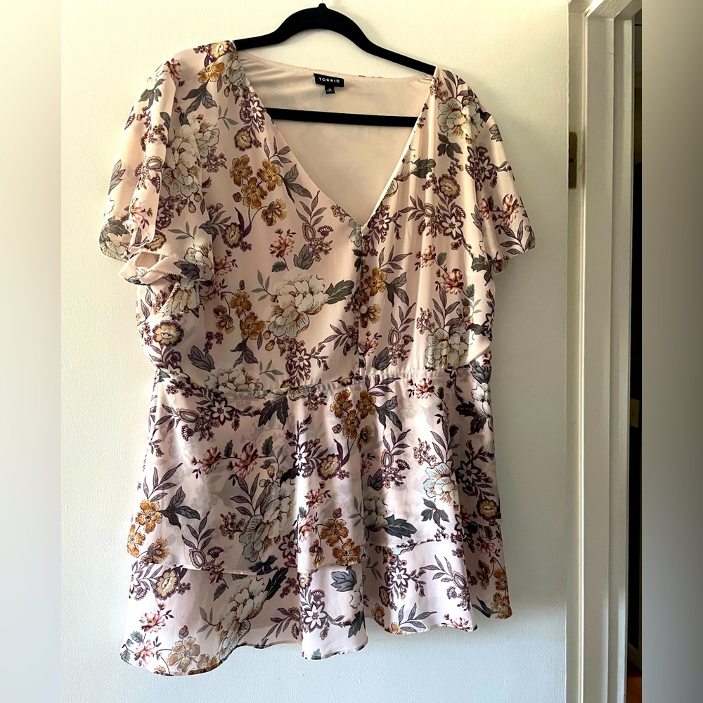 NWOT Torrid blouse